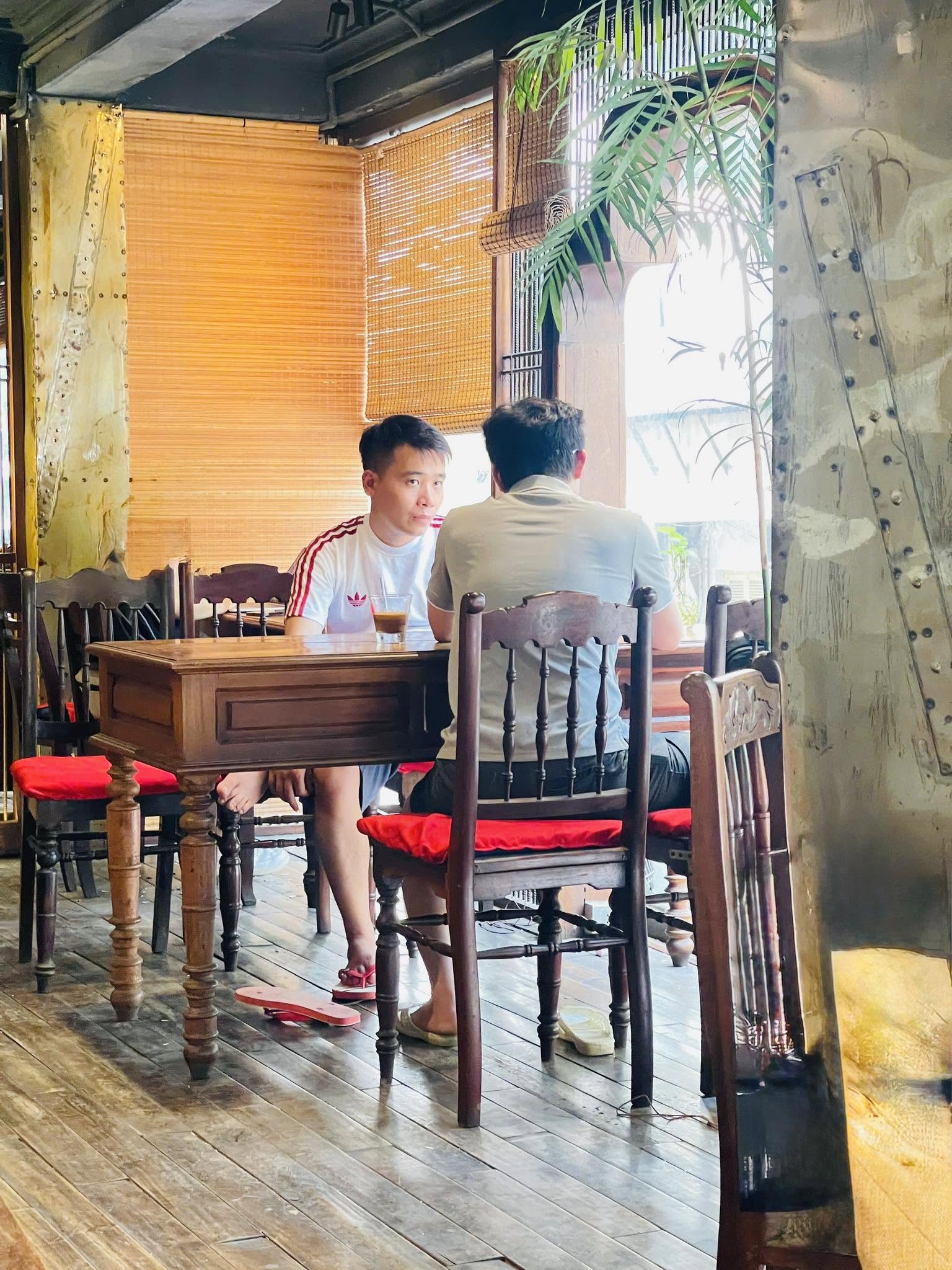 Lâu lâu lại viết bài ‘chuyên mục chắp bút bạn thân’