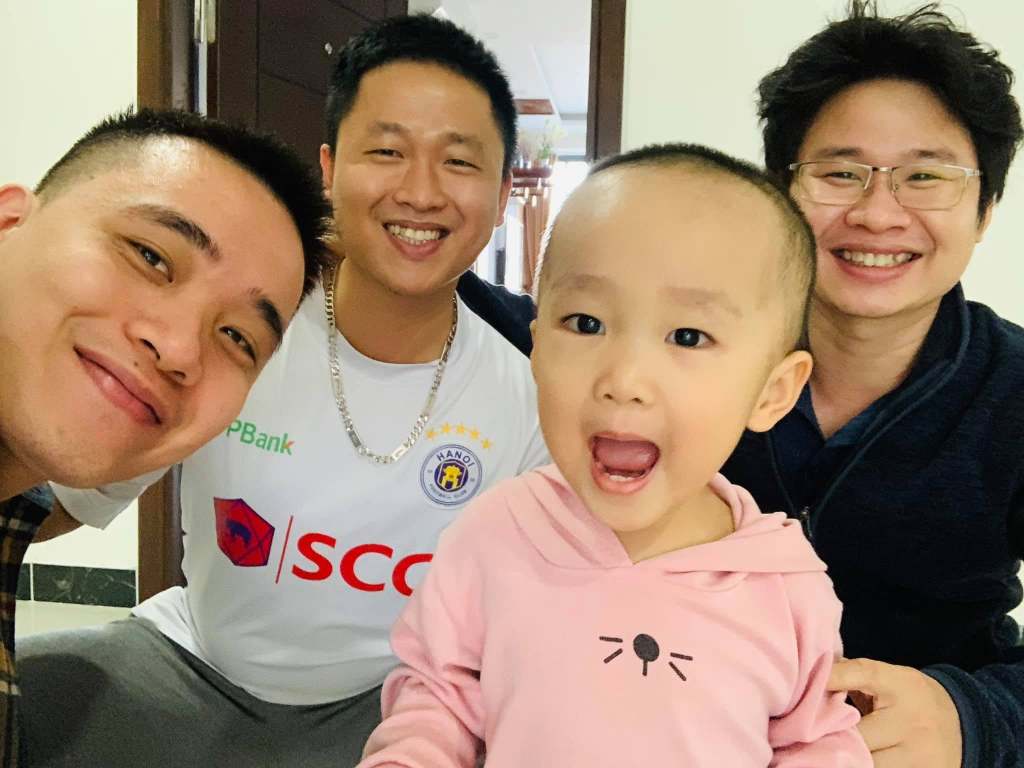 Mấy năm rồi 3 thằng “Anh -chú” mới lại ngồi với nhau. 1 chú đã có Baby